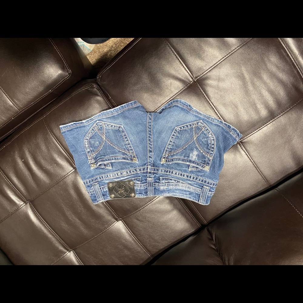 Shorts - Picture 3 of 3